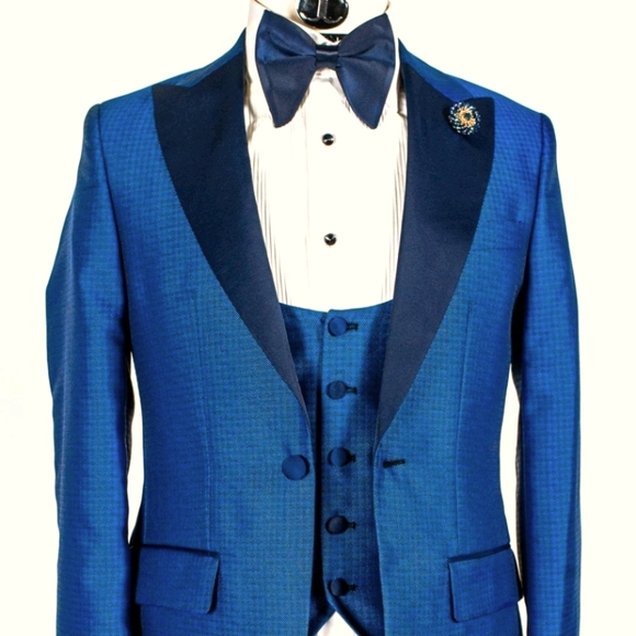 Connaissuer Paris Formal blue suit! Very dapper!